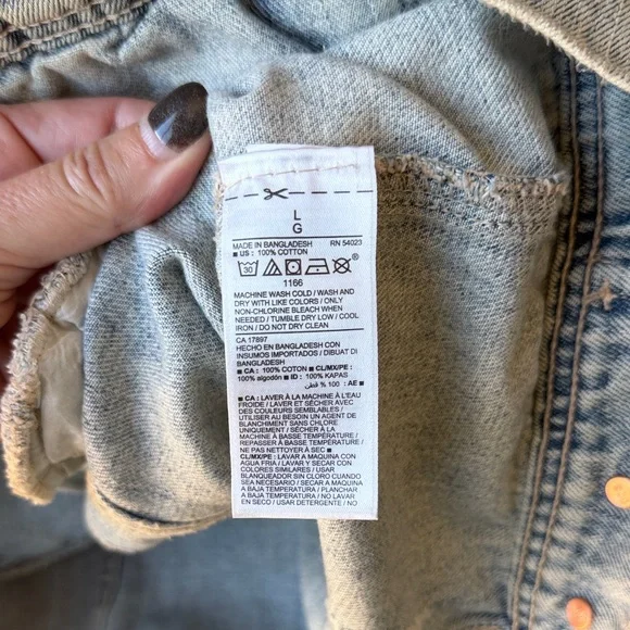 Old Navy Women's Faded Blue Jean Jacket - Picture 7 of 7